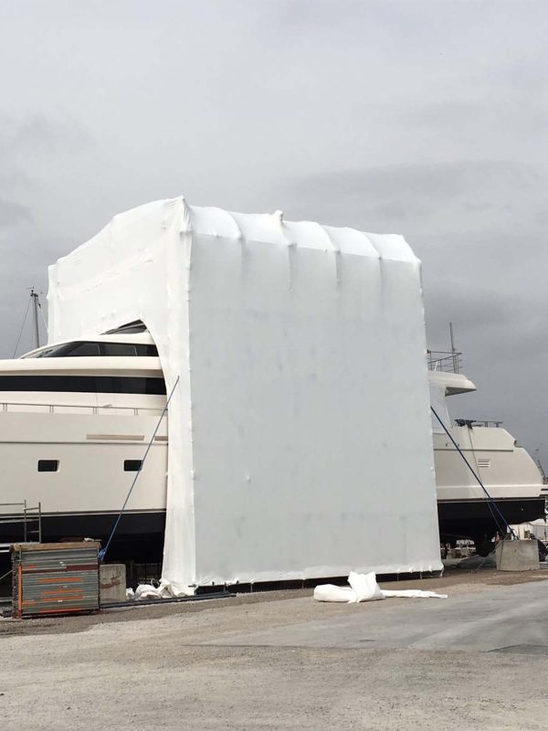 Copertura in polietilene termoretraibile per yacht